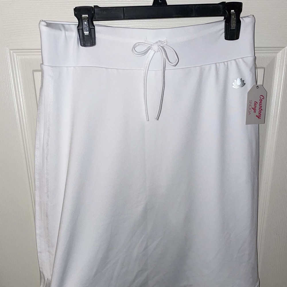 White Snoga Athletic legging skirt